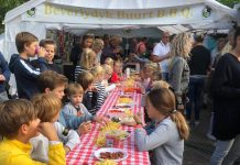 Dorpsbarbecue bij Den Domp in Haaren