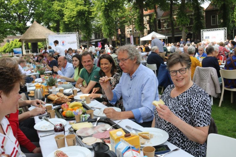 Aanmelden voor megalunch bij Oisterwijk aan tafel