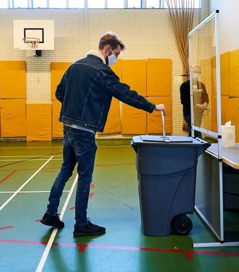 Verkiezingscampagnes begonnen: blijkbaar ‘jeukt’ het bij de lokale politici
