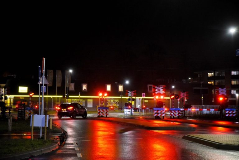 Maandag start officieel controle met flitscamera’s bij spoorovergangen in Oisterwijk