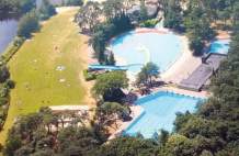 Hard voor 't Staal roept op met spandoek naar gemeentehuis