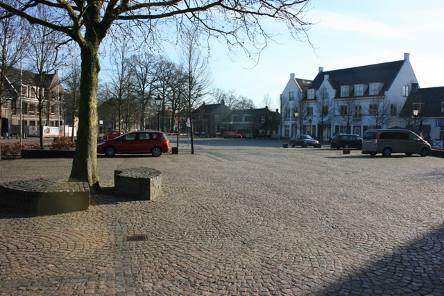 Stadsdichter over het plein in Moergestel