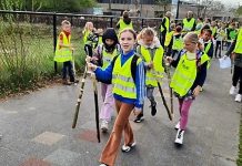 Haarense schoolkinderen langs de deuren voor paaseieren