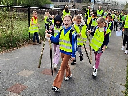 Haarense schoolkinderen langs de deuren voor paaseieren