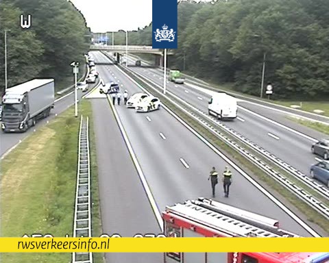 Auto over de kop op A58 bij Moergestel