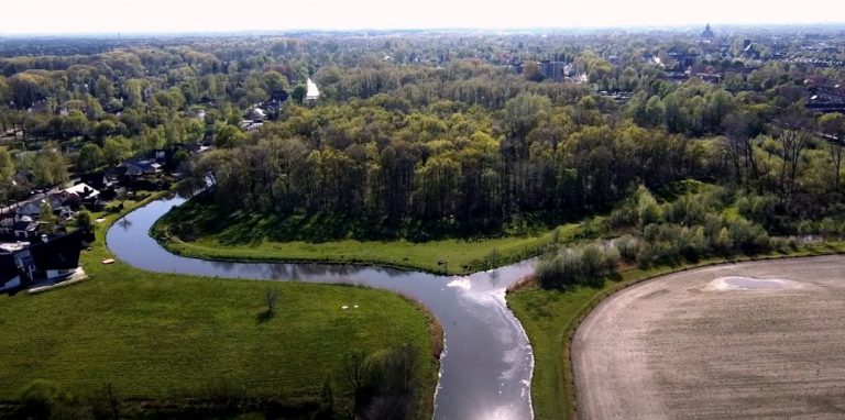 Beeldbank Oisterwijk: Dronevlucht bij samenvloeiing Voorste- en Achterste stroom.
