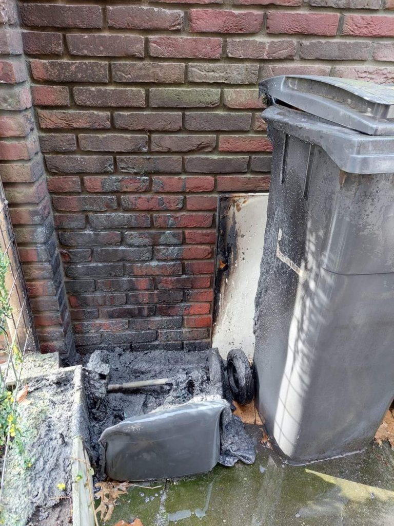 Brandweer opgeroepen voor brand in afvalcontainer