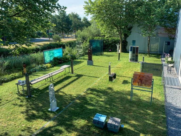 Negen kunstenaars brengen kunst tussen de bedrijven in Oisterwijk