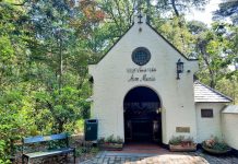 De haan op de toren, maar geen kip meer in de kerk