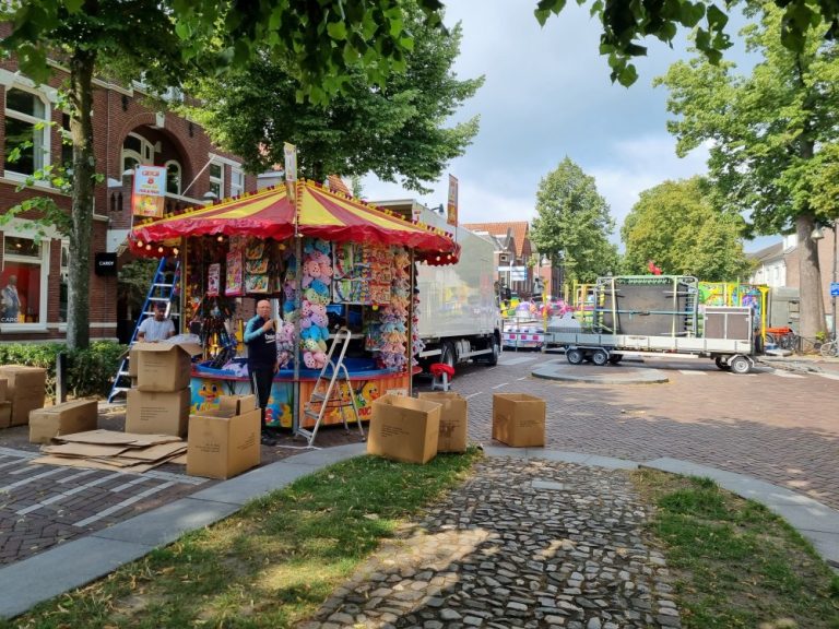 Opbouw Oisterwijkse kermis in volle gang
