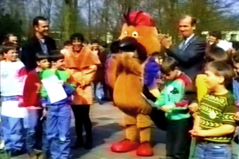 Beeldbank Oisterwijk: Maria Vreugderijkeschool – Boomfeestdag 1995