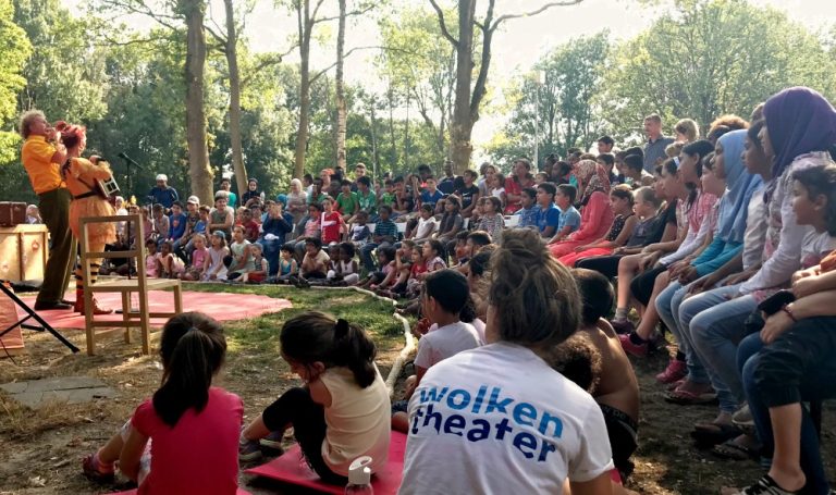 Wolkentheater brengt circus naar AZC Oisterwijk
