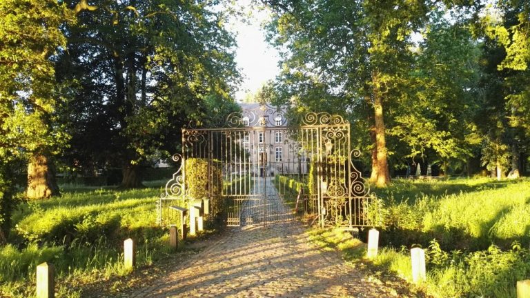 Monumentenprijs Oisterwijk voor de kasteelboerderij bij Kasteel Nemerlaer Haaren