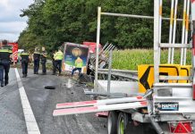 Wegwerkersbus aangereden op A58 bij Moergestel