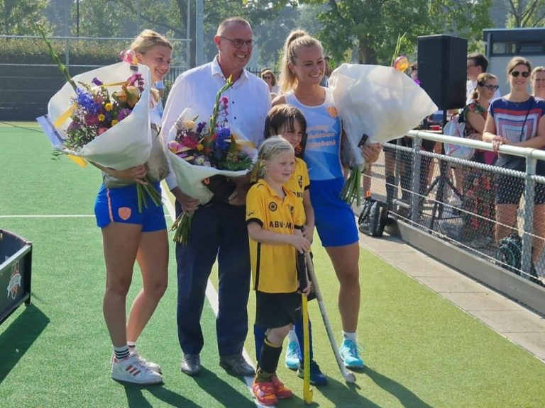 Freeke en Guusje Moes openen de nieuwe velden van MHC HOCO