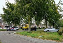 Automobilist de berm in op Pannenschuurlaan Oisterwijk