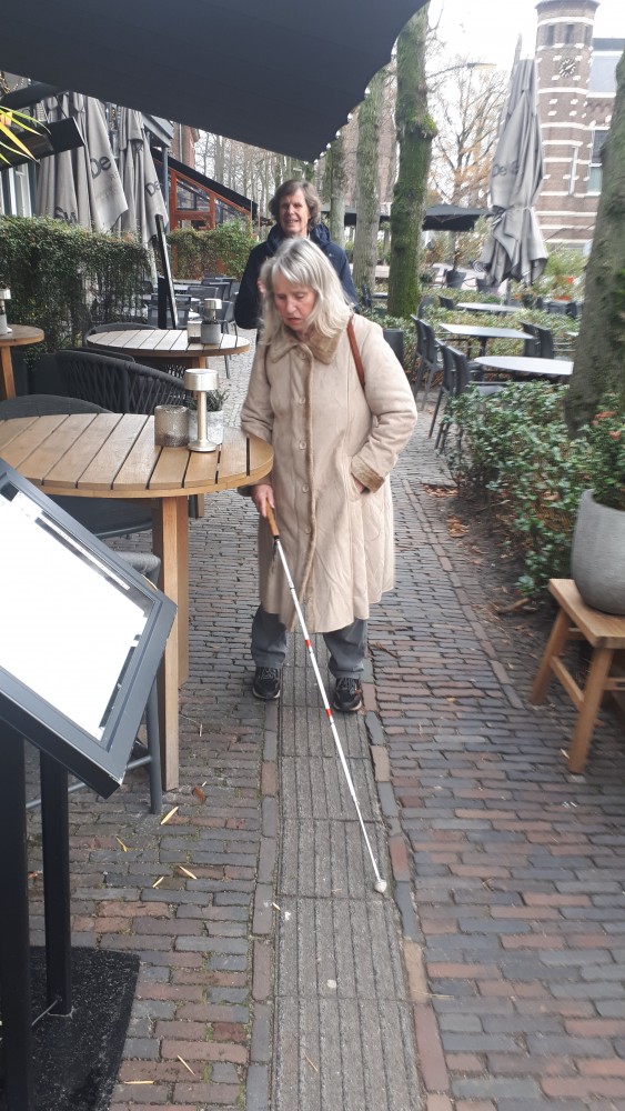 Gemeente Oisterwijk voldoet niet aan normen blindengeleidestroken