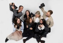 Studenten fotovakschool exposeren voor hun afstudeerproject in Oisterwijk.