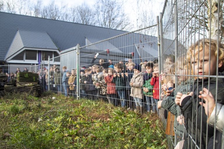 Eerste paal voor koppeling twee schoolgebouwen Pannenschuur