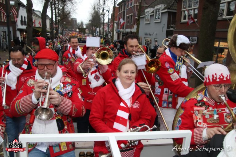 Pretkudde de Krieltjes viert 3×11 in Oisterwijks Döllekesgat