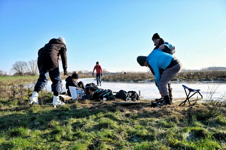 Eerste schaatsers op natuurijsbaan Moergestel
