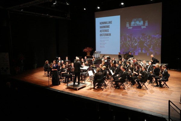 Warm winterconcert door Asterius en LokaalZes in Joanneskerk Oisterwijk