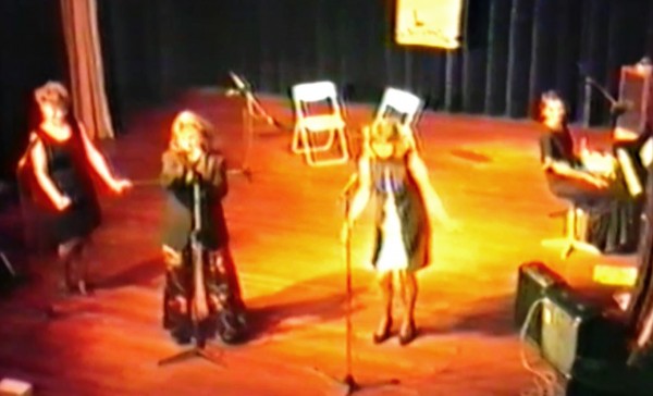 Beeldbank Oisterwijk: De Serpanties 1986, introlied