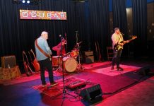 Publiek geniet van Forever Clapton! in Tiliander Oisterwijk