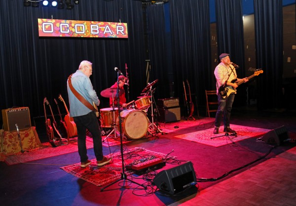 Publiek geniet van Forever Clapton! in Tiliander Oisterwijk