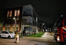 Brandweer helpt bewoner na buitensluiting