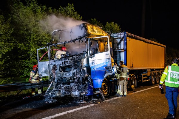 Vrachtwagen uitgebrand op A58 bij Moergestel