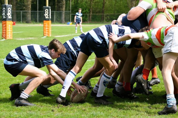 Rugbyspel jeugd Oisterwijk Oysters kwam net te laat op gang