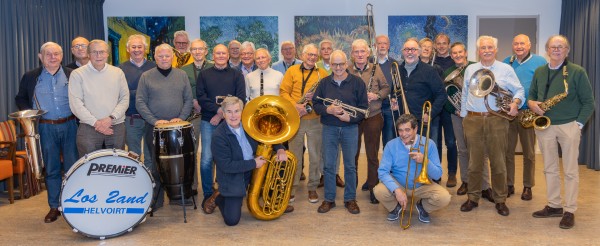 Bigband Los Zand speelt op de kiosk in Oisterwijk