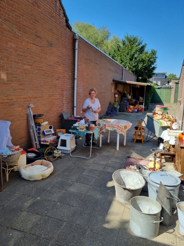 Garagesale in de wijk Westend Oisterwijk