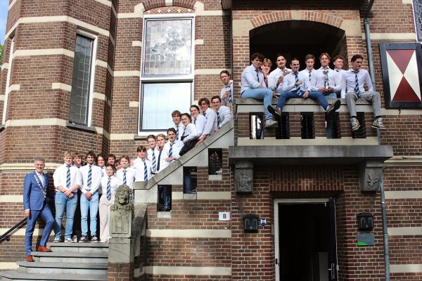 Oysters Kampioenen gehuldigd door burgemeester Oisterwijk