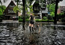 Volgelopen straten in Oisterwijk na wolkbreuk