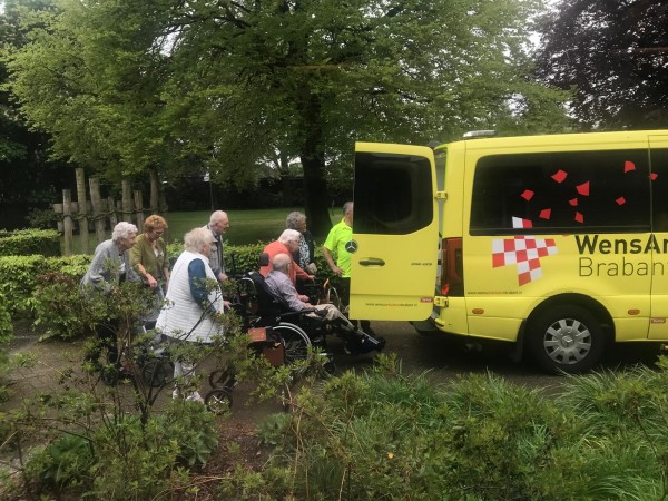 Stanislaus bewoners Moergestel weten nu alles over de Wensambulance