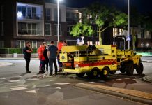 Intents hulpverleners helpen gewonde fietser bij aanrijding rotonde Oisterwijk