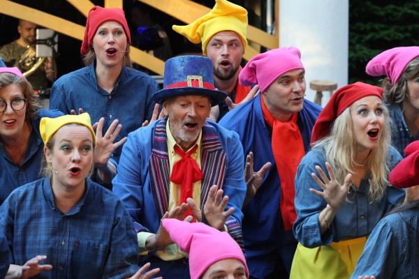 Mooie première van  VOS met hun uitvoering van Wizard of Oz in Oisterwijks Natuurtheater