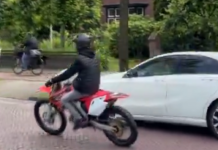 Wie is deze motorrijder die buurt onveilig maakt in Oisterwijk? (Update)