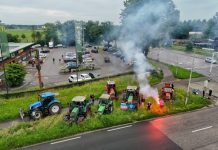 Boeren protesteren op N65 Oisterwijk