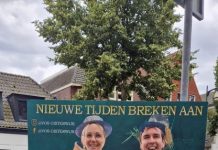 Oisterwijkse Centrumbezoekers in de rol van Wizard of Oz leden