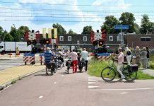 Gemeente doet niets tijdens dubbel transport over spoor in Oisterwijk