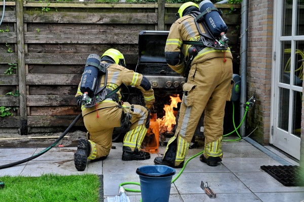 Aangebrand vlees na brand in barbecue in Oisterwijk