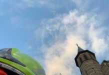 Brandweer test nevelkogel van Oisterwijkse Petruskerk