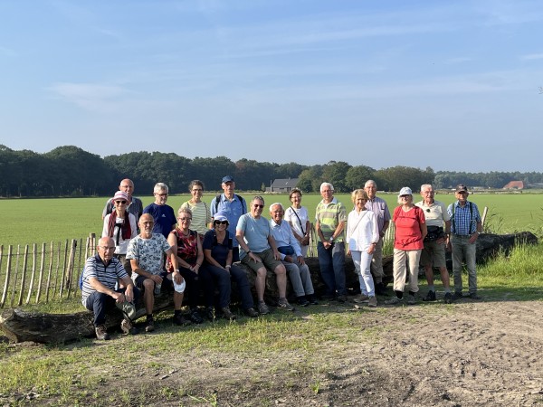 Dinsdag weer wandelen