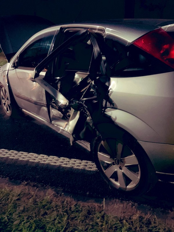 Mee met politie na botsing tegen lantaarnpaal op N65 bij Haaren