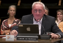 Gemeenteraad bezig gehouden met een bankje in het park!