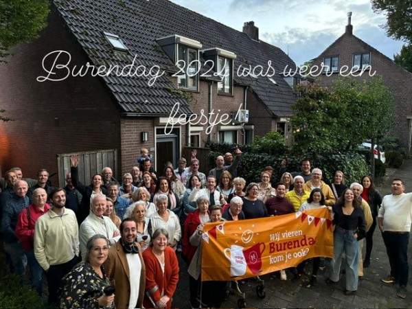 60 bewoners Hoogstraat vieren samen succesvol Burendag