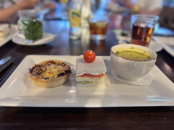 De Opkikker aan tafel was te gast bij Bosrestaurant Hermitage in Oisterwijk